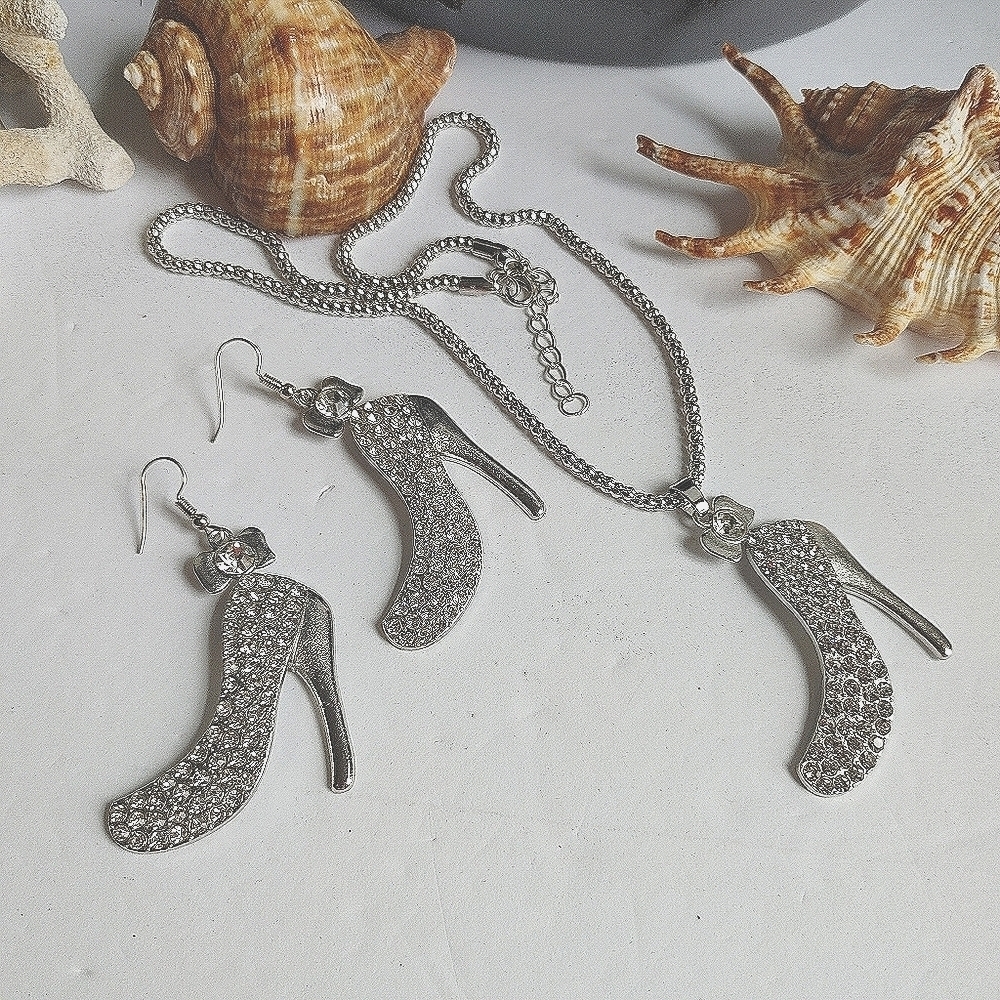 Silver High Heel Shoes Crystal Necklace Set